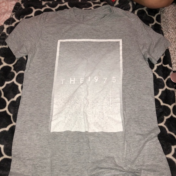 Tops - THE 1975 band shirt